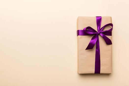 fiesta presente caja terminado de colores fondo, parte superior vista. Copiar espacio para diseño foto