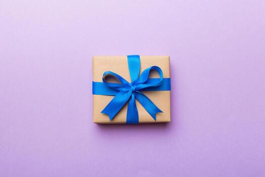 fiesta presente caja terminado de colores fondo, parte superior vista. Copiar espacio para diseño foto