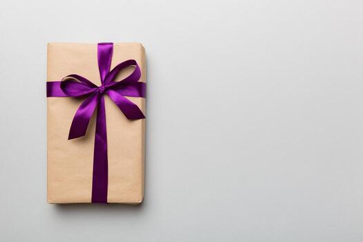 fiesta presente caja terminado de colores fondo, parte superior vista. Copiar espacio para diseño foto