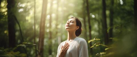 armonía, cerca a naturaleza conceptos, un joven hembra tomar profundo respiración Fresco aire en el verde bosque bosque. atractivo cuerpo y mente con naturaleza, ojos cerrado. concepto de calma, meditación. ai generativo foto