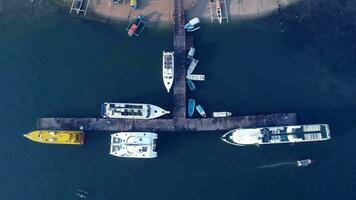 Porto e barcos zangão movimento tiro video