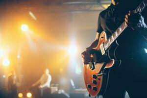 músico con guitarra en escena con focos generativo ai foto