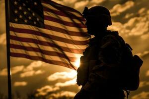 un silueta de un soldado en uniforme, con el americano bandera ondulación en el antecedentes. saludo tarjeta para veteranos día, monumento día, independencia día. America celebracion. generativo ai foto