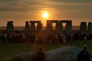 local personas y turista celebrando verano solsticio a Stonehenge. generativo ai foto