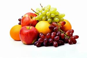 vistoso frutas, incluso naranjas, manzanas, uvas, y bayas, arreglado pulcramente en un limpiar blanco fondo, Perfecto para promoviendo sano comiendo y un equilibrado estilo de vida. generativo ai foto