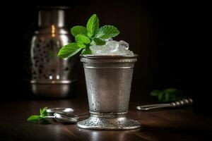 un clásico, icónico cóctel escena, presentando un refrescante menta julepe servido en un tradicional plata taza con aplastada hielo, Fresco menta hojas, y un limpiar el polvo de en polvo azúcar. generativo ai foto