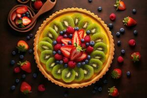 Fresco Fruta tarta con kiwi, arándanos y fresas en oscuro antecedentes foto