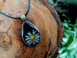 elegant handmade resin jewelry, pressed flowers of daisy in epoxy resin photo