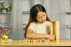 woman per message in the desk to relieve stress photo