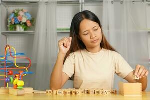 woman per message in the desk to relieve stress photo