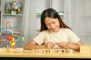 woman per message in the desk to relieve stress photo