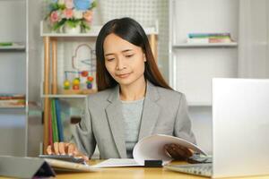 happy smiling business woman When the customer agrees to sign a contract with the proposed plan photo