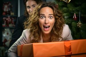 un imagen de un mujer de negocios ocultación un Navidad regalo detrás su espalda para un contento compañero de trabajo, ai generativo foto
