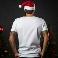 ai generado hombre con Papa Noel sombrero vistiendo blanco demasiado grande t - camisa foto