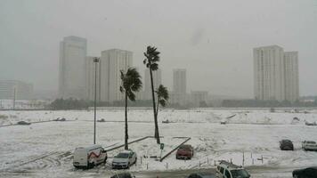 Kalkon istanbul 23 januari 2023. topp se av snöfall på byggnader i istanbul stad video