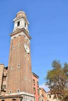 el reloj torre en Venecia, Italia foto