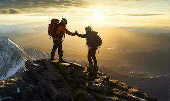 uno caminante extensión un mano a ayuda un amigo alcanzar el cumbre de un montaña. ai generado foto