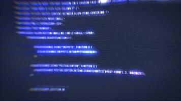 le processus de l'écriture une numérique code par une programmeur dans une programmation langue, embrasé des lettres et Nombres. fabrication ordinateur programmes bleu Contexte video