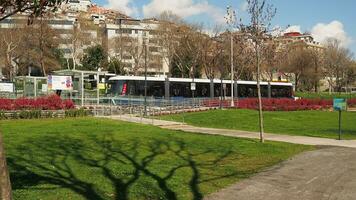 kalkoen Istanbul 12 mei 2023. modern Turks bovengronds metro trein of tram video