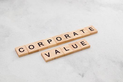parte superior ver de corporativo valor palabra en de madera cubo letra bloquear en blanco antecedentes. negocio concepto foto