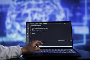 administración escribe código en ordenador portátil a visualizar artificial inteligencia neural redes utilizando aumentado realidad tecnología, cerca arriba. experto corriendo ai guión para datos Procesando, borroso antecedentes foto