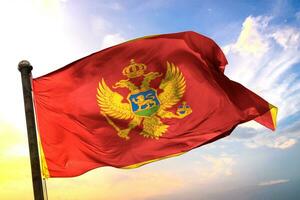 montenegro 3d representación bandera ondulación aislado cielo y nube antecedentes foto