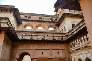 hermosa ver de orchha palacio fuerte, raja mahal y chaturhuj templo desde jahangir mahal, orcha, madhya pradesh, jahangir mahal - orchha fuerte en orcha, madhya pradesh, indio arqueológico sitios foto