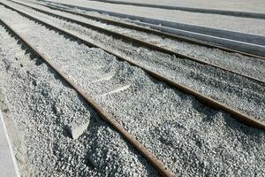 ferrocarril pistas en el construcción sitio foto