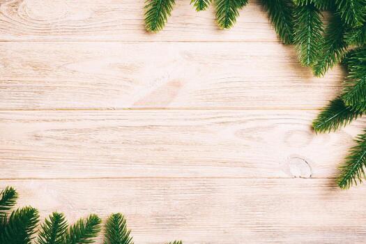 vista superior del marco hecho de ramas de abeto sobre fondo de madera. concepto de navidad con espacio vacío para tu diseño foto