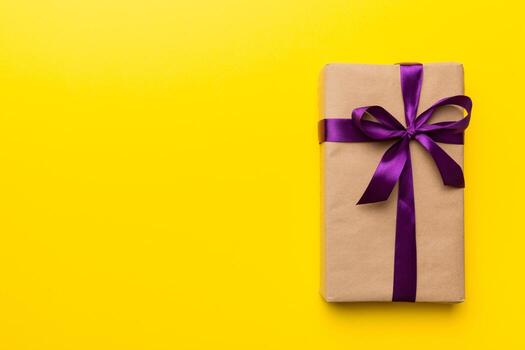 fiesta presente caja terminado de colores fondo, parte superior vista. Copiar espacio para diseño foto