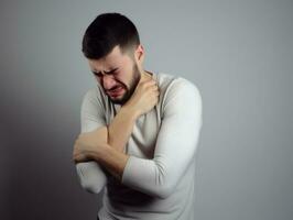 hombre con dolor en neutral antecedentes ai generativo foto