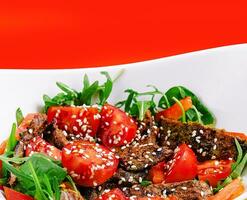 Straccetti Grilled beef with arugula and tomatoes photo