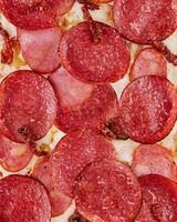 pepperoni Pizza cerca arriba antecedentes o textura foto