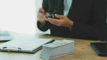 Insurance officers hand over the car keys after the tenant. have signed an auto insurance document or a lease or agreement document Buying or selling a new or used car with a car video