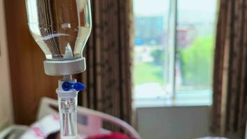 intravenoso gotejamento sérum dando remédio a partir de veia dentro hospital video