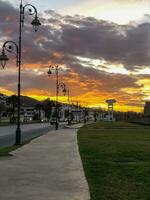 crepúsculo colores un maravilloso puesta de sol escena foto