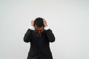 retrato joven asiático empresario estrés, mareo, dolor de cabeza aislado en blanco antecedentes foto
