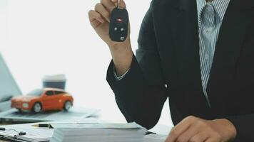 Insurance officers hand over the car keys after the tenant. have signed an auto insurance document or a lease or agreement document Buying or selling a new or used car with a car video