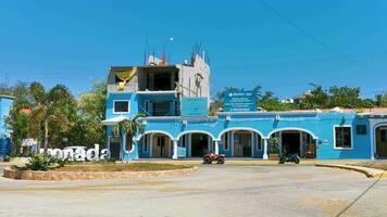 puerto escondido Oaxaca Mexiko 2023 typisch schön bunt Tourist Straße Bürgersteig Stadt puerto escondido Mexiko. video