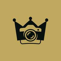 moderno corona cámara fotografía logo vector