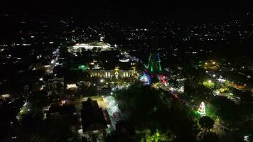 aérien vue de le les limbes la tour à nuit. gorontalo régence icône video