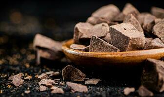 piezas de Leche chocolate en un lámina. foto