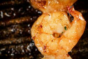 Grilled shrimp in a frying pan. photo