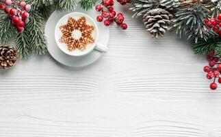 taza de café con Navidad decoraciones foto