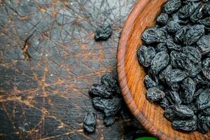 Raisins in bowl. photo