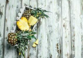 The smell of fresh pineapples per box. photo