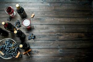 Wine background. Red wine in glasses with grapes. photo