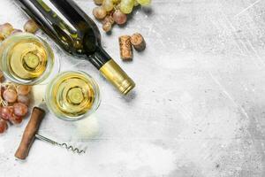 Wine background. White wine with grapes. photo