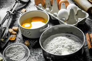 horneando antecedentes. ingredientes para haciendo galletas a hogar. foto