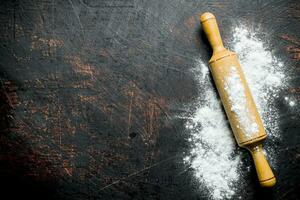 Flour and rolling pin. photo